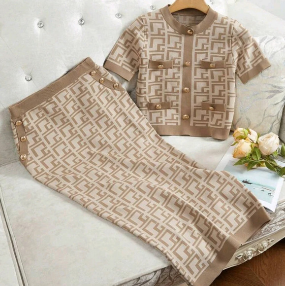 Women's Summer Geometric Pattern Metal Button Decorated Top And Skirt